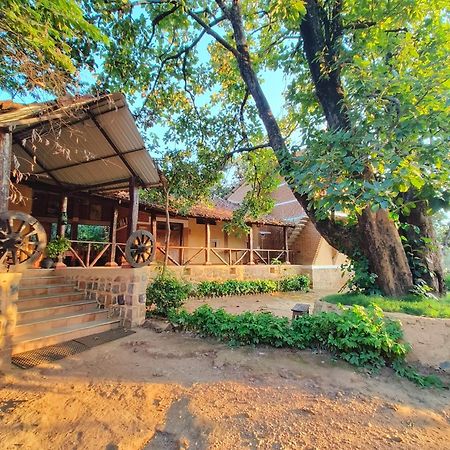 Surwahi Social Ecoestate Kanha Bagian luar foto