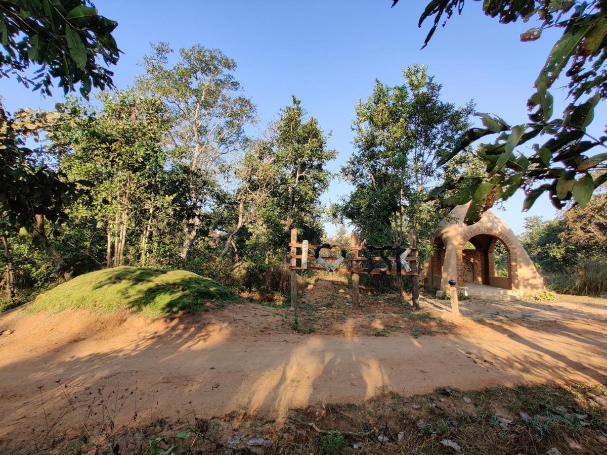 Surwahi Social Ecoestate Kanha Bagian luar foto