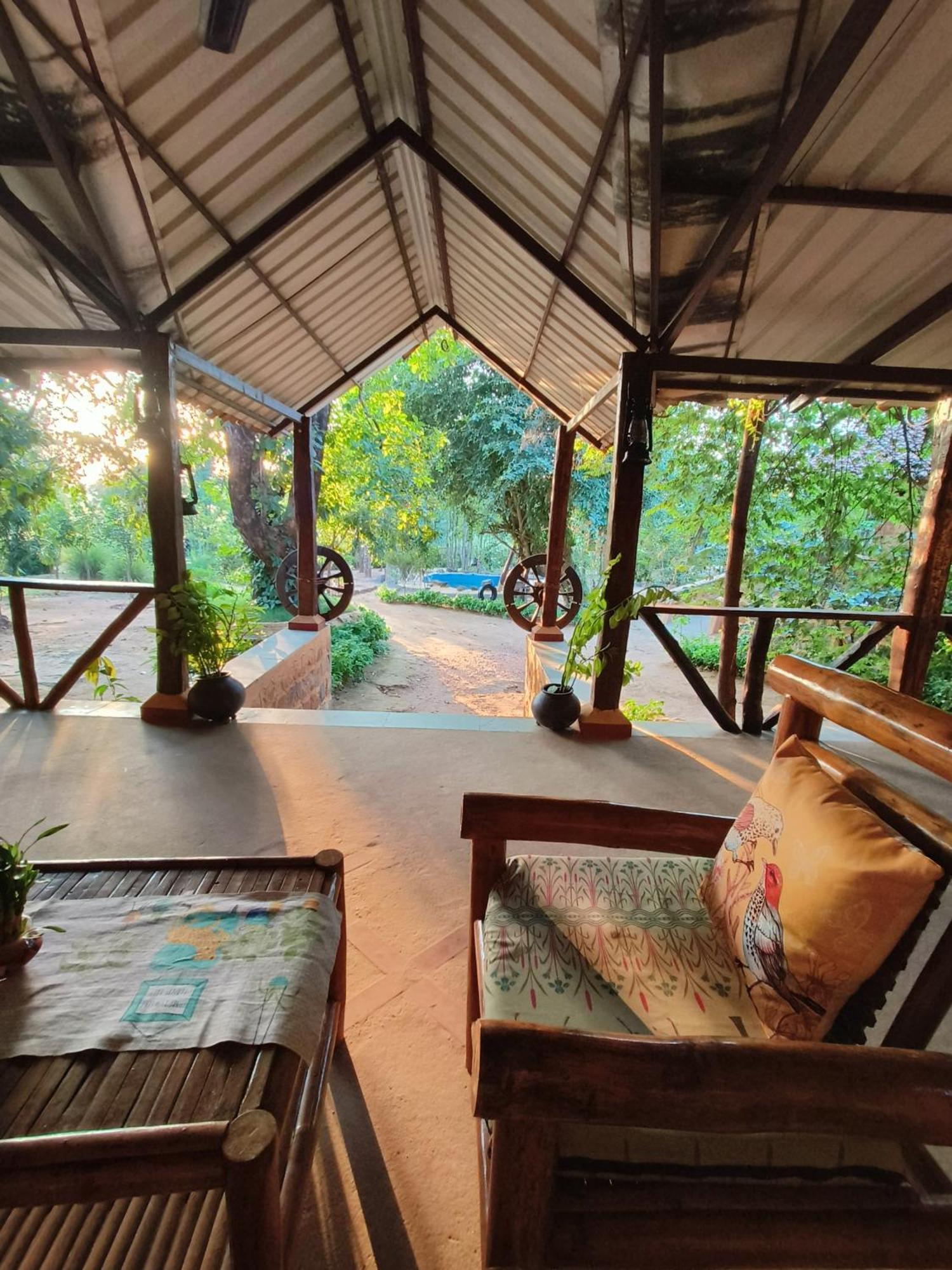 Surwahi Social Ecoestate Kanha Bagian luar foto
