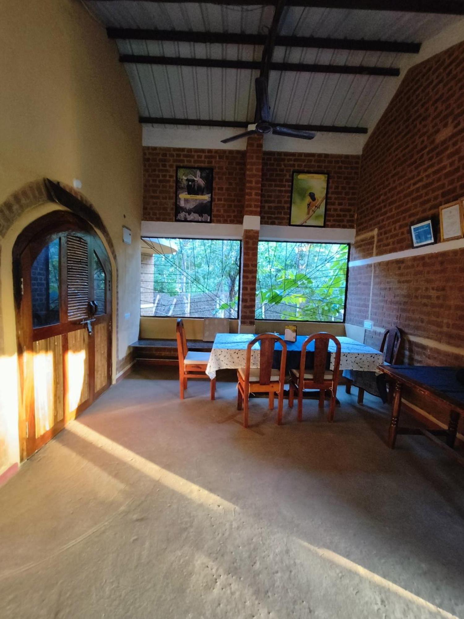 Surwahi Social Ecoestate Kanha Bagian luar foto