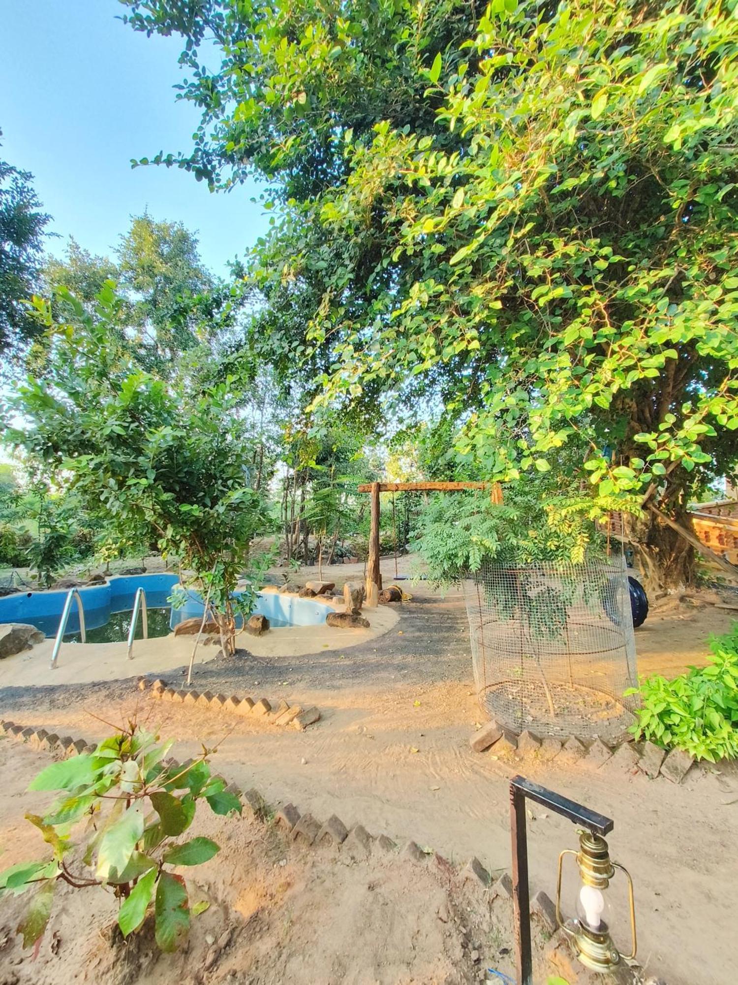 Surwahi Social Ecoestate Kanha Apartment Bagian luar foto