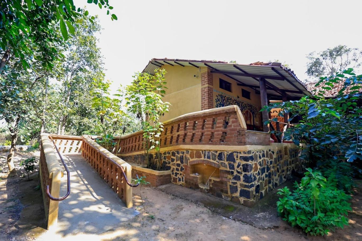 Surwahi Social Ecoestate Kanha Bagian luar foto