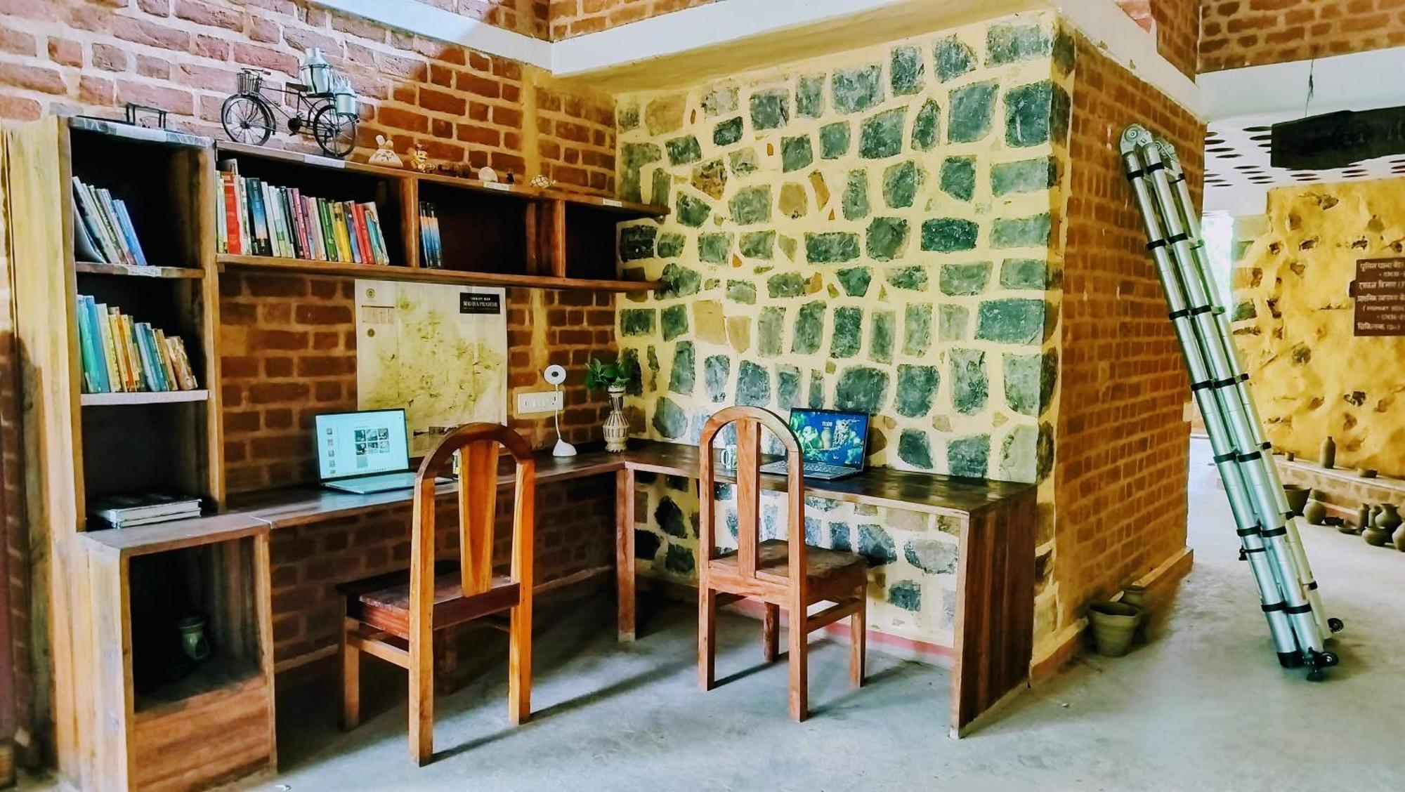 Surwahi Social Ecoestate Kanha Bagian luar foto