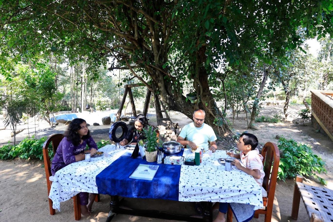 Surwahi Social Ecoestate Kanha Bagian luar foto